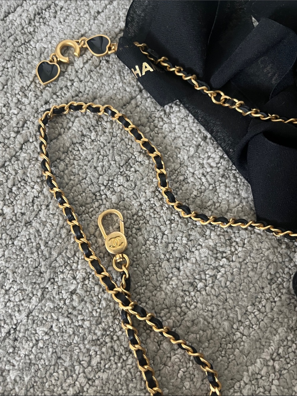 RARE CHANEL 22K Lambskin Black - Belt Bag with Chain - Coco de Toi Amour - Picture 5 of 9